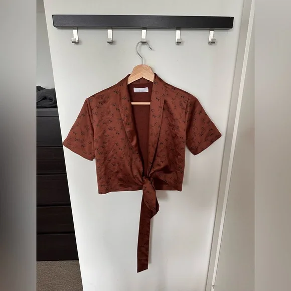 Oak and Fort Cropped Floral Blouse with Tie - Picture 1 of 2